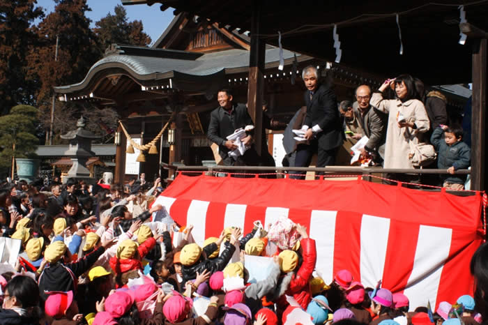 鬼は～そと～!福は～うち!!（白鷺神社節分祭）