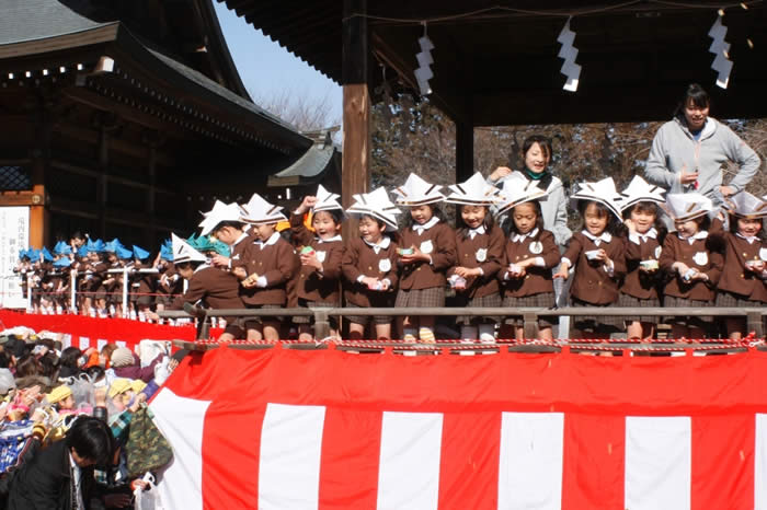 元気いっぱい、鬼は～そと～!（白鷺神社節分祭）