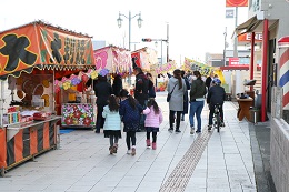 初市(ダルマ市) 初市(ダルマ市)