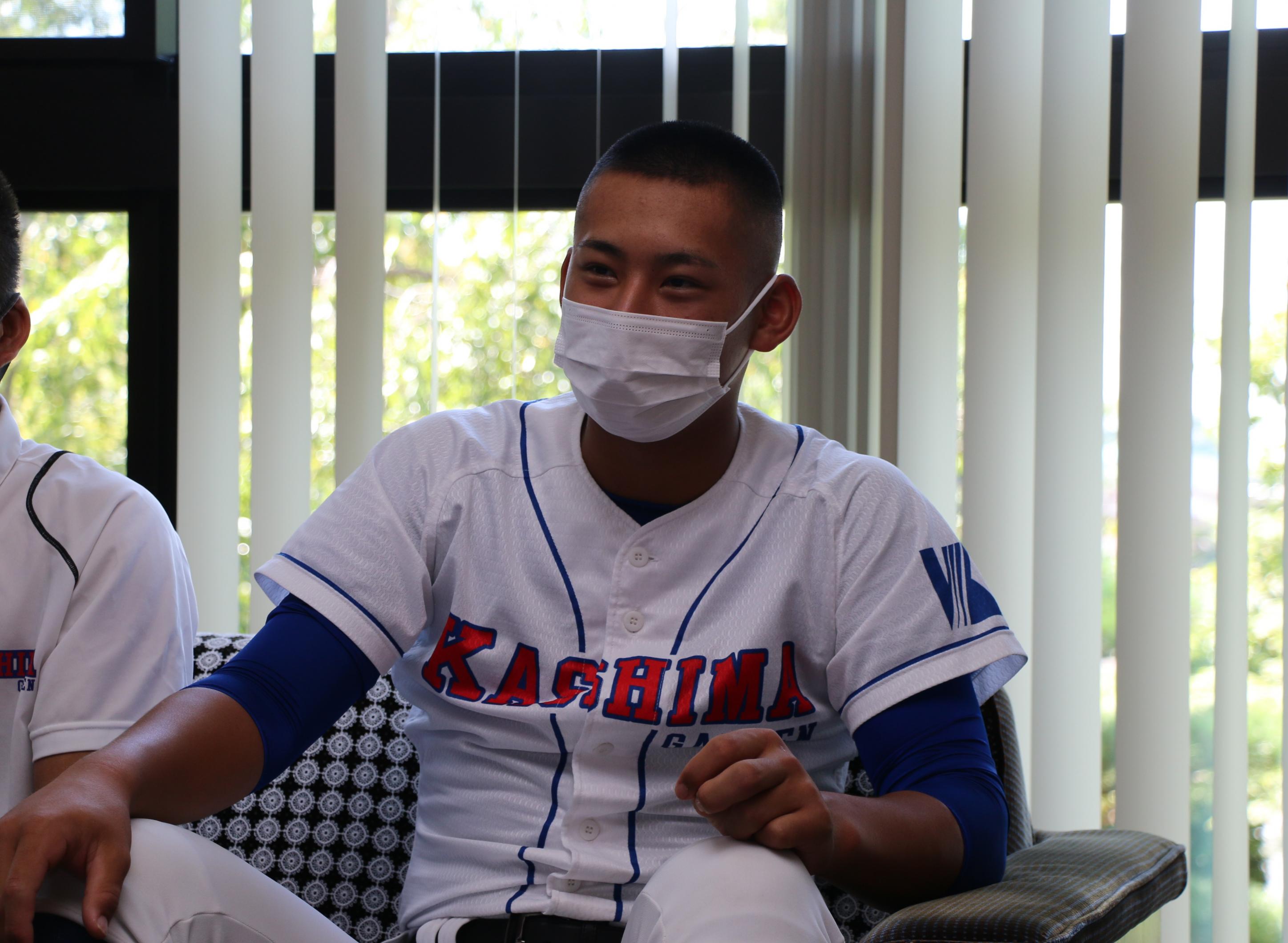 大塚大さん(鹿島学園(茨城県):上三川町出身)が甲子園の報告に来庁されました。 大塚大さん(鹿島学園(茨城県):上三川町出身)が甲子園の報告に来庁されました。