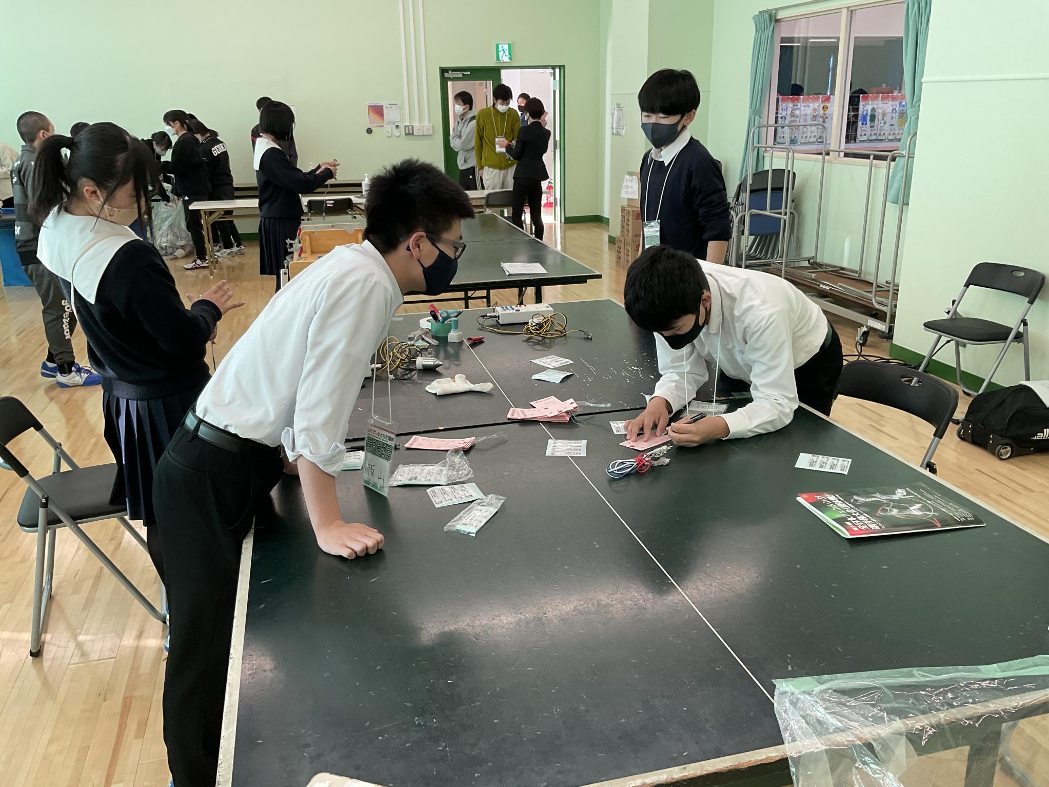 用具検査の様子1 用具検査の様子1