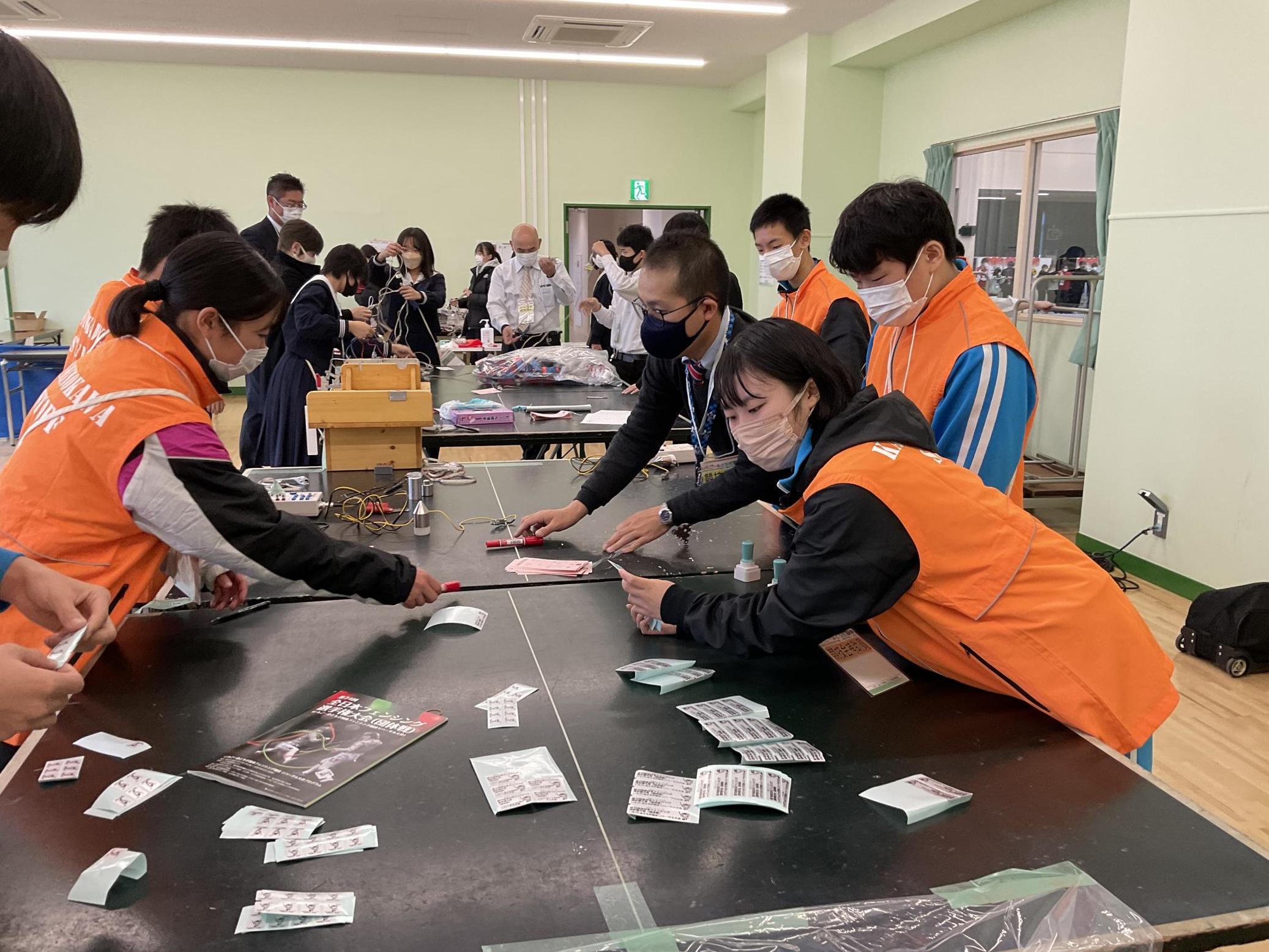 用具検査の様子2 用具検査の様子2