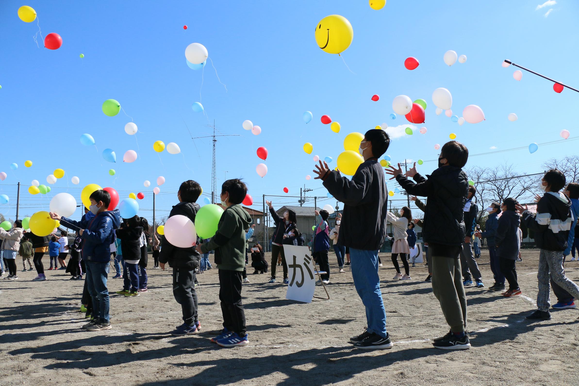 本郷小学校でバルーンフェスティバル